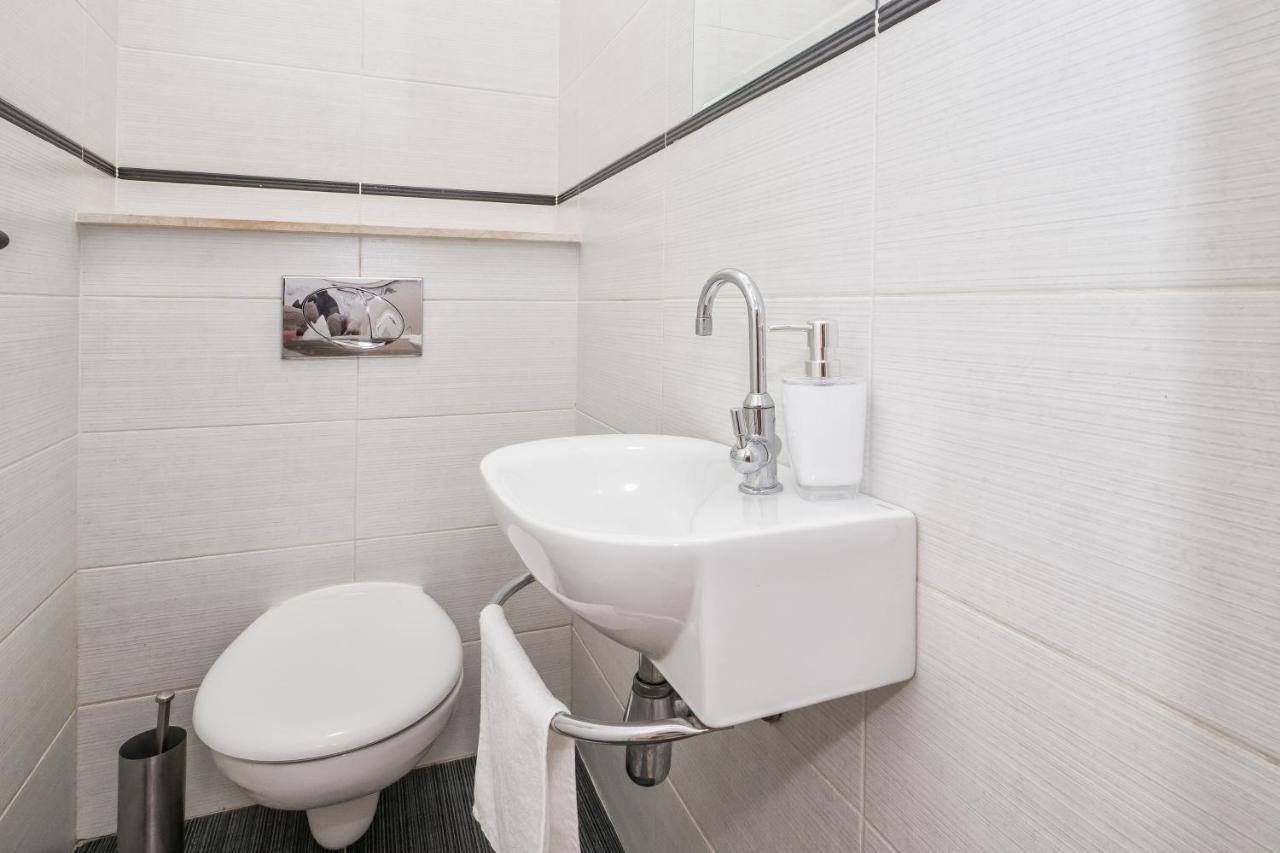 3-Bedroom Sea View Apartment - Balcony, Elevator - Spinut, Split スプリト エクステリア 写真
