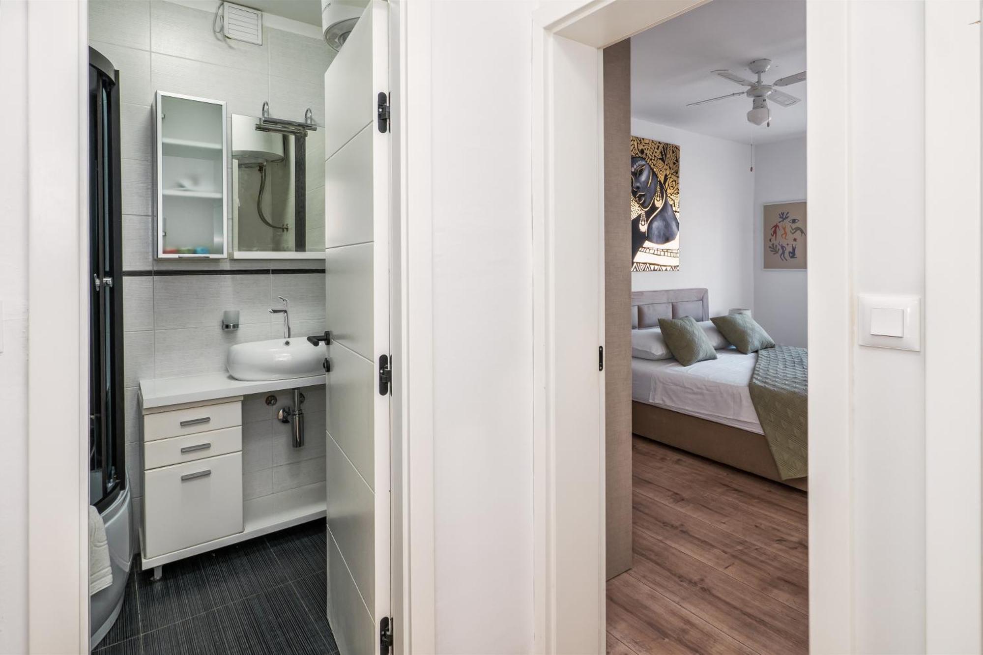 3-Bedroom Sea View Apartment - Balcony, Elevator - Spinut, Split スプリト エクステリア 写真
